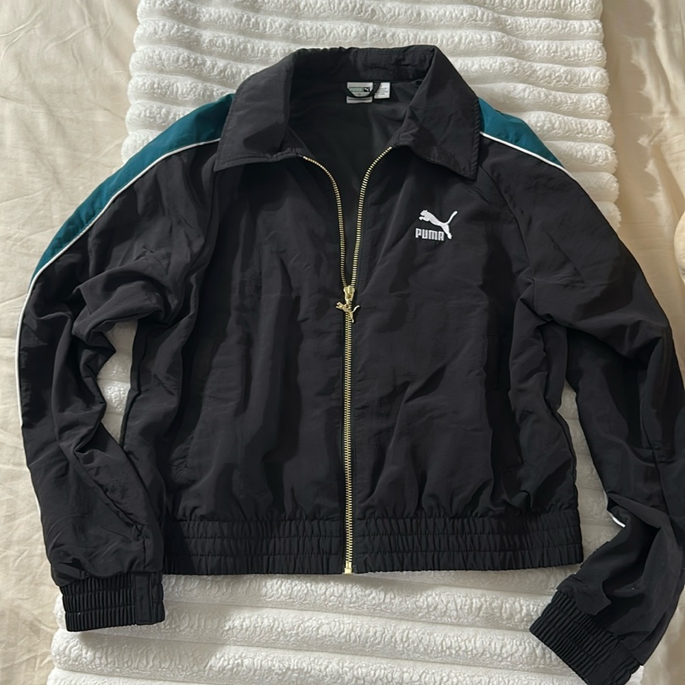 Puma jacket size small. Women size. Never worn.